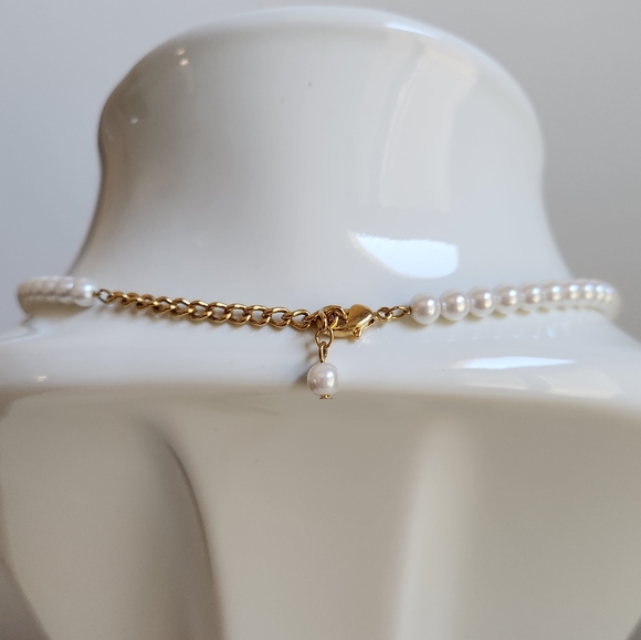 FAUX PEARL NECKLACE AND PIERCED EARRING SET - Picture 6 of 7